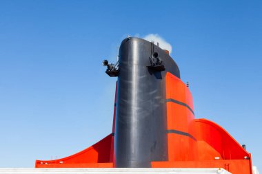 Cunard yolcu gemisi Queen Mary 2 'nin hunisi Kuzey Atlantik Okyanusu' nda resmedilmiştir. Cunard Hattı Karnaval Şirketi 'nin bir parçası..