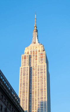 Amerika Birleşik Devletleri 'nin New York şehrindeki Empire State Binası, inşaatı sırasında dünyanın en yüksek yapısıydı. 1931 'de tamamlandı..