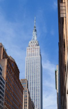 Amerika Birleşik Devletleri 'nin New York şehrindeki Empire State Binası, inşaatı sırasında dünyanın en yüksek yapısıydı. 1931 'de tamamlandı..