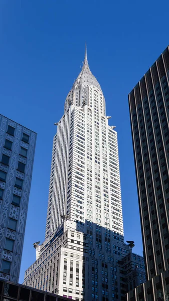 Chrysler Binası, New York 'ta Amerika Birleşik Devletleri' nde inşa edildiği sırada dünyanın en yüksek yapısıydı. 1930 'da Art Deco tarzında tamamlandı..