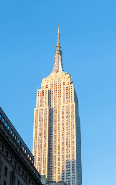 Amerika Birleşik Devletleri 'nin New York şehrindeki Empire State Binası, inşaatı sırasında dünyanın en yüksek yapısıydı. 1931 'de tamamlandı..