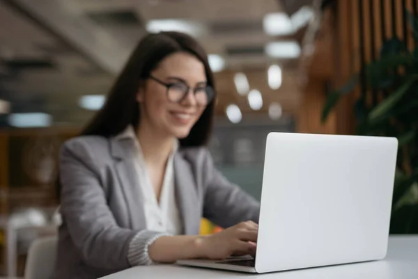 Blurred Image Businesswoman Using Laptop Computer Watching Training Courses Focus — Stock Photo, Image