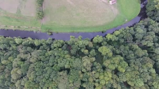 Drone Shot Latający Nad Rzeką Sarthe Miejscowości Saint Ceneri Gerei — Wideo stockowe