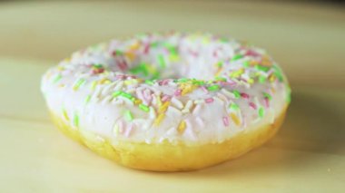 Masadaki donut video döndürmesi 