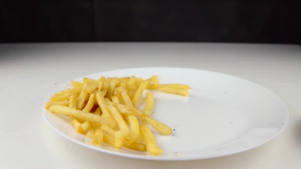 Hamburguesa Flotando Aire Sobre Mesa — Vídeos de Stock