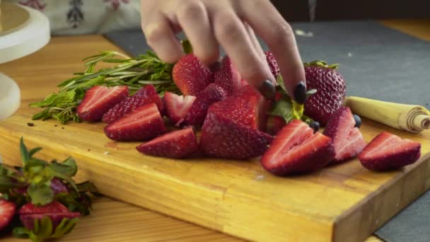 Close Womans Hands Cutting Slicing Strawberries — Stock Video