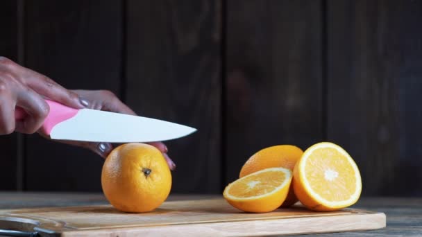 Випити Склянку Апельсинового Соку Продовольчої Кінематографічної Сцени — стокове відео