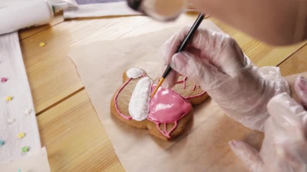 Chica Preparando Galletas Jengibre Para Navidad — Vídeos de Stock