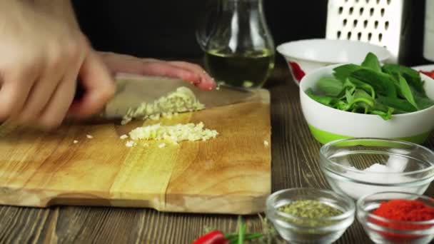 Chef Tranche Couteau Ail Planche Découper Ail Coupe Rapide Légumes — Video