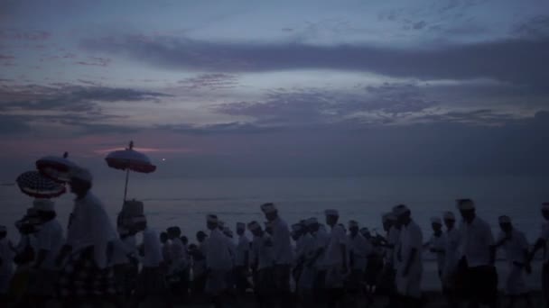 Bali Indonesien Hindu Melasti Zeremonie Nyepi Kuta Strand Sonnenuntergang — Stockvideo