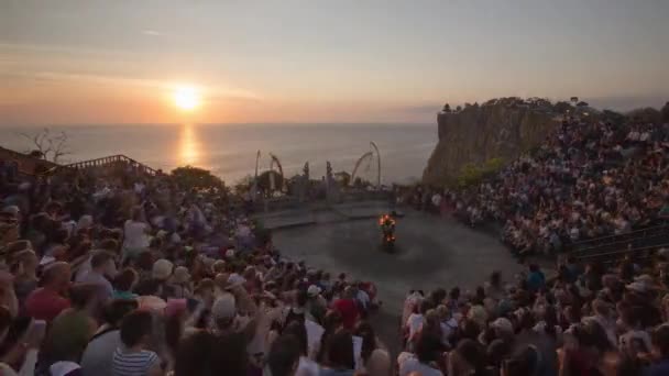 Bali Indonesia Tradicional Kecak Dance Uluwatu Sunset Time Lapse — Vídeos de Stock