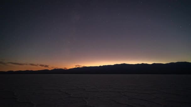 死亡谷苦水盆日日夜夜夕阳西下银河之路繁星漫漫的夜晚 — 图库视频影像