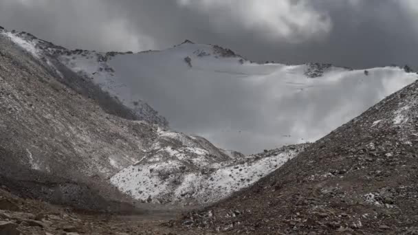 ラダックインドヒマラヤ山チャン ラ山峠雲時間の経過 — ストック動画