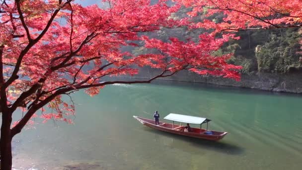 Rzeka Łódź Przejażdżka Arashiyama Kyoto Japan Jesienią Liście — Wideo stockowe