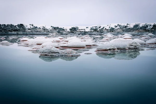 Estanque Embalse Sal Con Cristales Sal Que Forman Naturalmente Agua — Foto de Stock