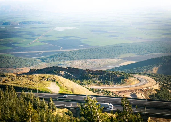 Panoramisch Uitzicht Weg Isparta Konya Yolu Weg Met Vrachtwagen Het — Stockfoto