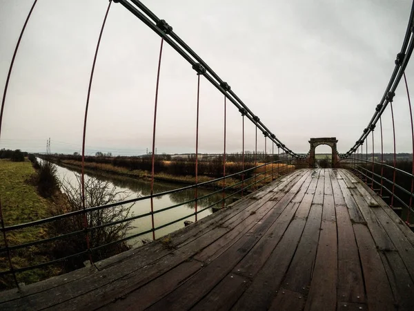 Stojí na mostě Horkstow — Stock fotografie
