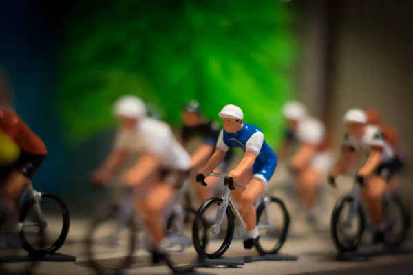 Miniatura di ciclisti al coperto — Foto Stock