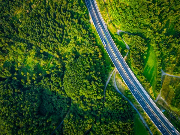 Autopistas en lugares escénicos de Europa sin tráfico —  Fotos de Stock