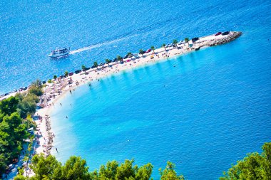 Split tarihi kenti Croati 'deki Kasjuni plajının dramatik manzarası