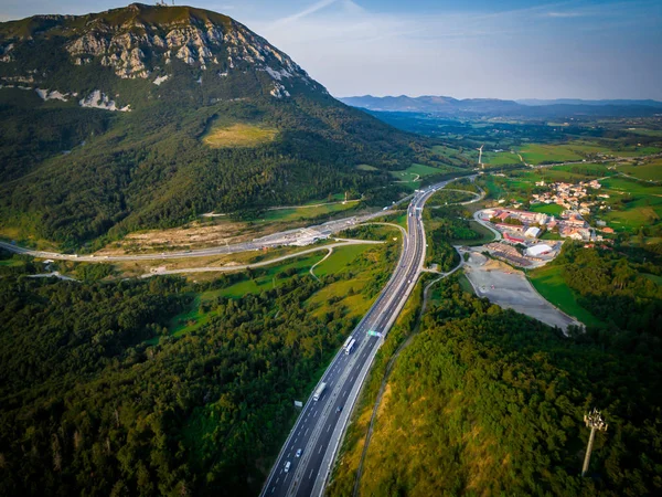 Autopistas en lugares escénicos de Europa sin tráfico —  Fotos de Stock