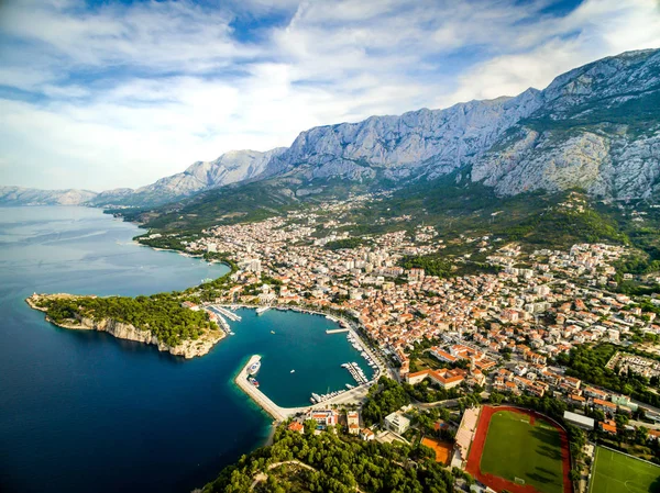 Cel podróży Chorwackie miasto przybrzeżne - Makarska. — Zdjęcie stockowe