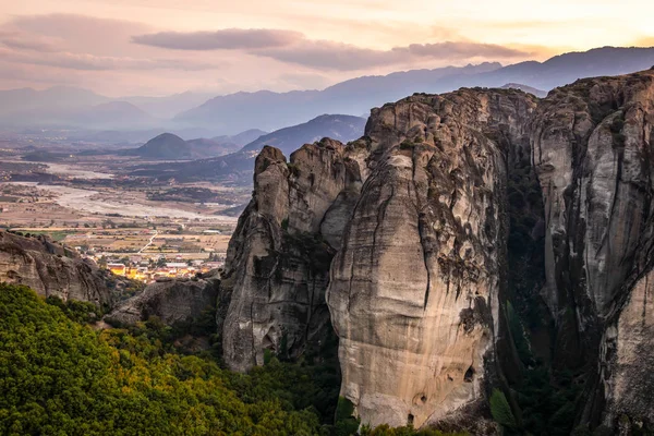 Pôr-do-sol dramático em Grecia, Meteora — Fotografia de Stock