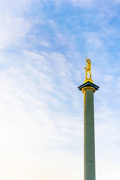 Guldgossemonument Solur Asquare Siauliai Stad Bakgrund Vertikal Bild Resor Norra — Stockfoto