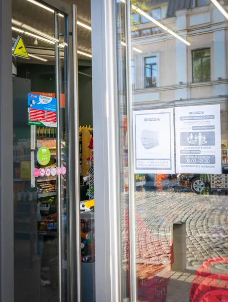 Gedruckte Warnungen Den Schaufenstern Der Spar Supermärkte Vor Dem Tragen — Stockfoto