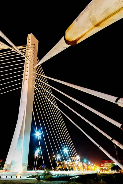 Ponte Millenium Notte Podgorica Con Lampioni Montenegro Immagine Verticale Sfondo — Foto Stock