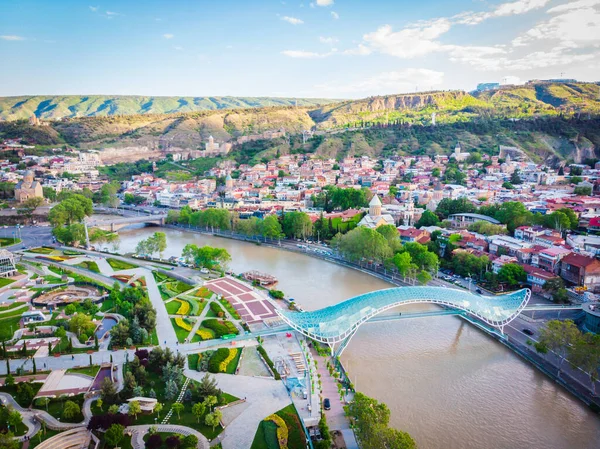 Barış Köprüsü Tiflis Eski Kasabası Güneş Doğarken Hava Perspektifinden Sakartvelo — Stok fotoğraf