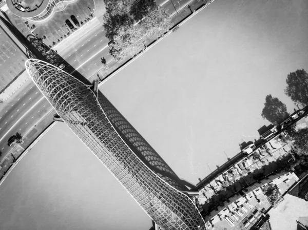 Luftaufnahme Zum Wasser Des Flusses Mtkvari Mit Friedensbrücke Hintergrund Und — Stockfoto