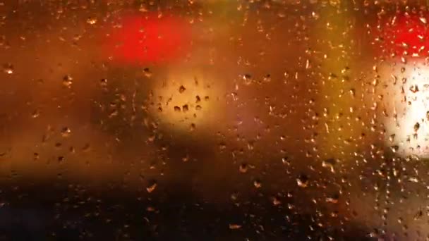 Defocked Lichten Nacht Stad Straat Terwijl Het Regent Rainy Night — Stockvideo