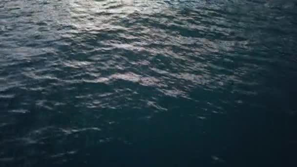 Rustige Zeeoppervlak Close Bij Zonsondergang Tijd Lage Hoek Uitzicht Middellandse — Stockvideo
