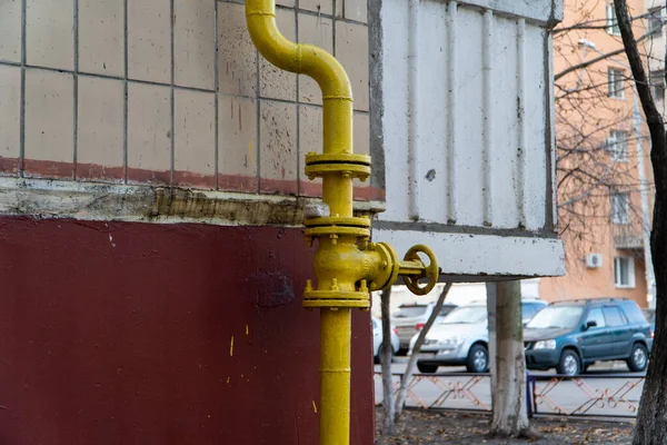 Boru Hattında Dönme Dolap Olan Sarı Gaz Vanası Doğal Gaz — Stok fotoğraf