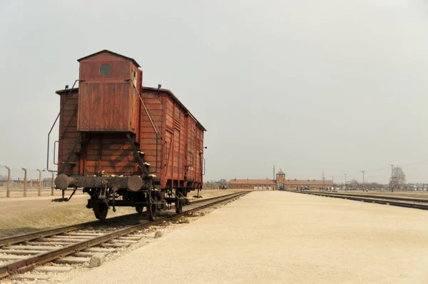 Plataforma Ferroviaria Con Carruaje Autocar Campo Concentración Oswiecim —  Fotos de Stock