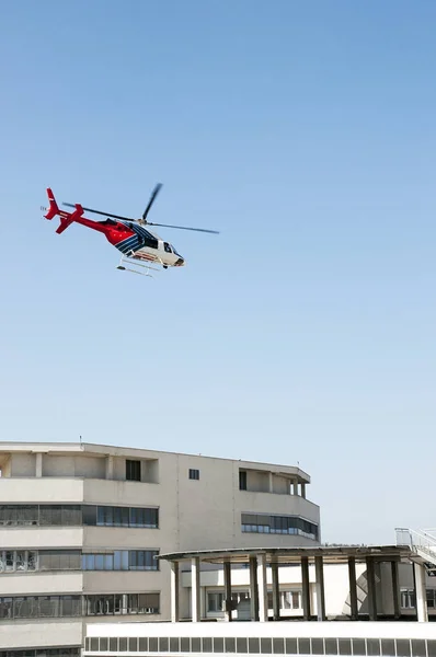 Hubschrauber auf Dach startklar — Stockfoto