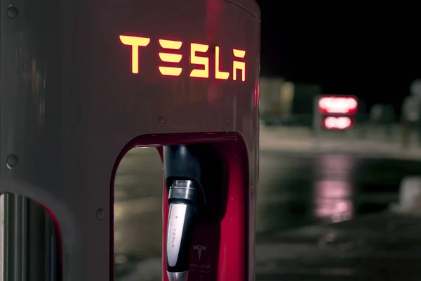 Olomouc Czech Republic January 16th 2018 - Detail of a Tesla rapid charger at night — Stock Photo, Image