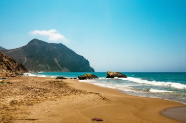 Güzel bir Yunan plaj ve deniz manzarası