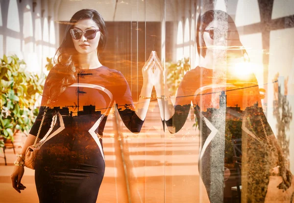 Double exposure of elegant woman with reflection and cityscape s — Stock Photo, Image