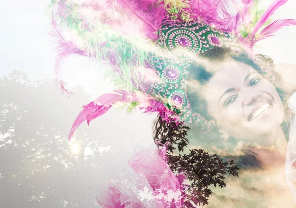 Dubbele blootstelling van samba danseres en Boom silhouet met cloudsc — Stockfoto