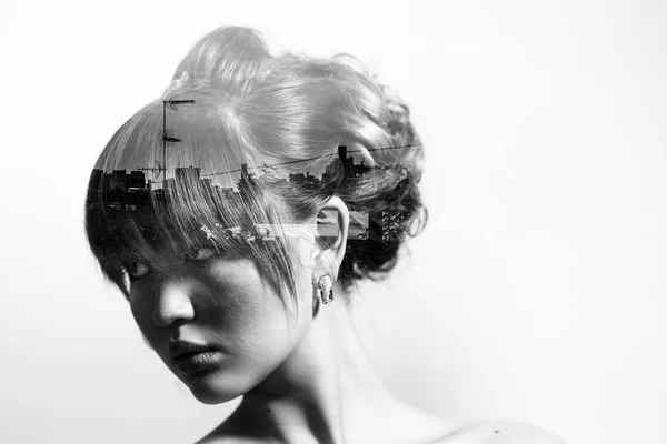 Monochrome double exposure of bride with beautiful hairdo and cityscape — Stock Photo, Image