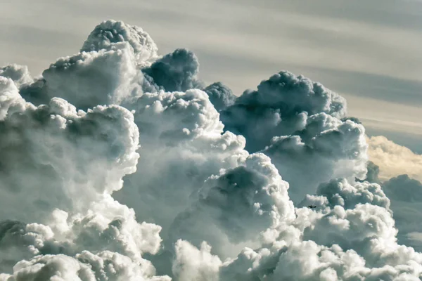 Cloudscape visto da janela do avião — Fotografia de Stock