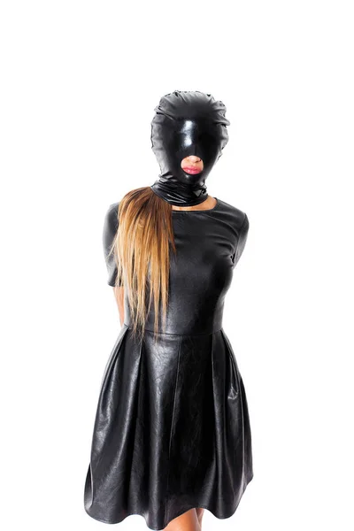 Portrét ženy nosí kožené šaty a sadomasochista masku — Stock fotografie