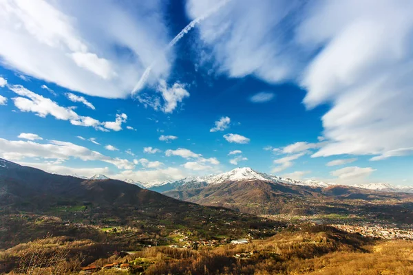 Monte Bianco widok i łancuchy górskie w północnej Italii — Zdjęcie stockowe