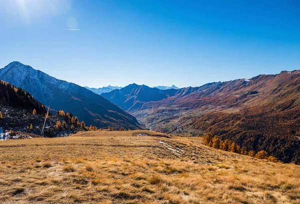 Beautiful autumnal and colorful mountainscape — Stock Photo, Image