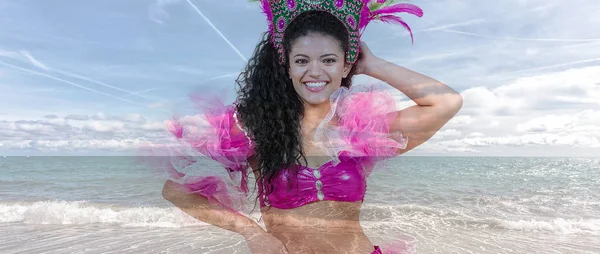 Letterbox double exposure of cheerful samba dancer and seascape — Stock Photo, Image
