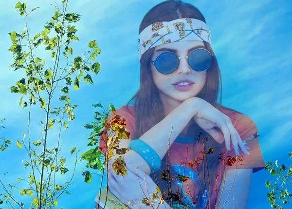 Double exposure of hippy girl smoking and leaves against sky — Stock Photo, Image