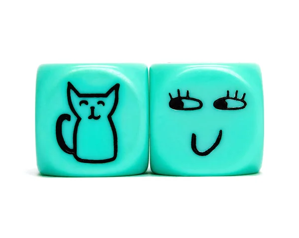 Dés conceptuels turquoise - Femme amoureuse de son chaton — Photo