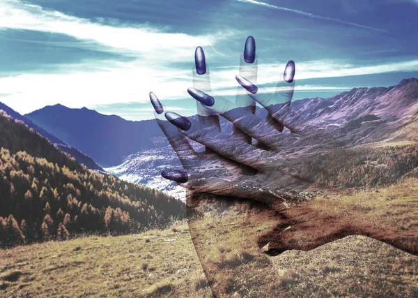 Double exposure of woman hands wearing nail polish and mountainscape — Stock Photo, Image